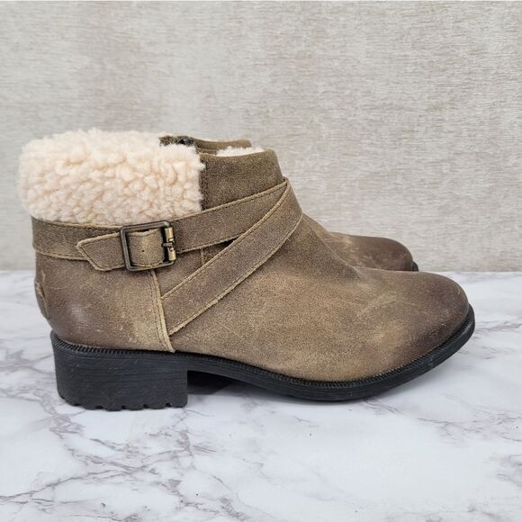 UGG Benson Boot Dove Women's Leather Ankle Boots Cream Sherpa Lining - Picture 1 of 13